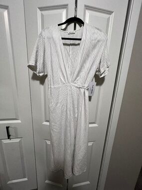 FLAT WHITE Size Small Linen white striped v-neck wrap dress